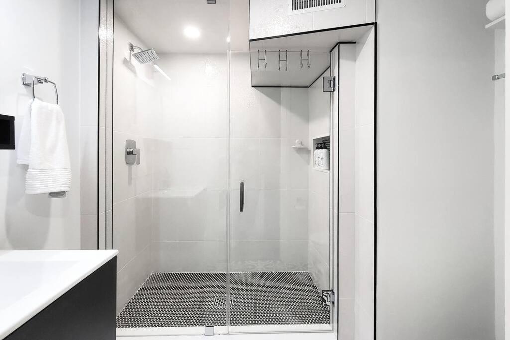 Renovated Guest Suite Near The Lake & High Park In Toronto! Exterior foto